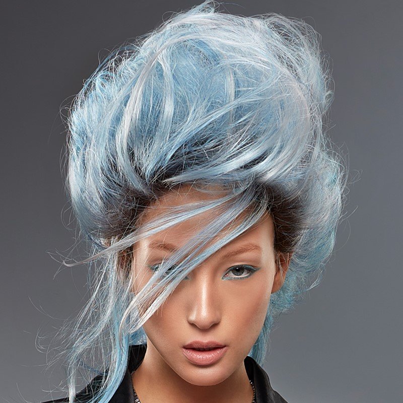 Lady wearing a blue wig from Jon Renau in the Nektar SEO portfolio