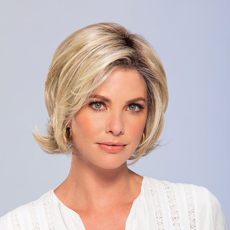 Lady reading a Blog for women with alopecia